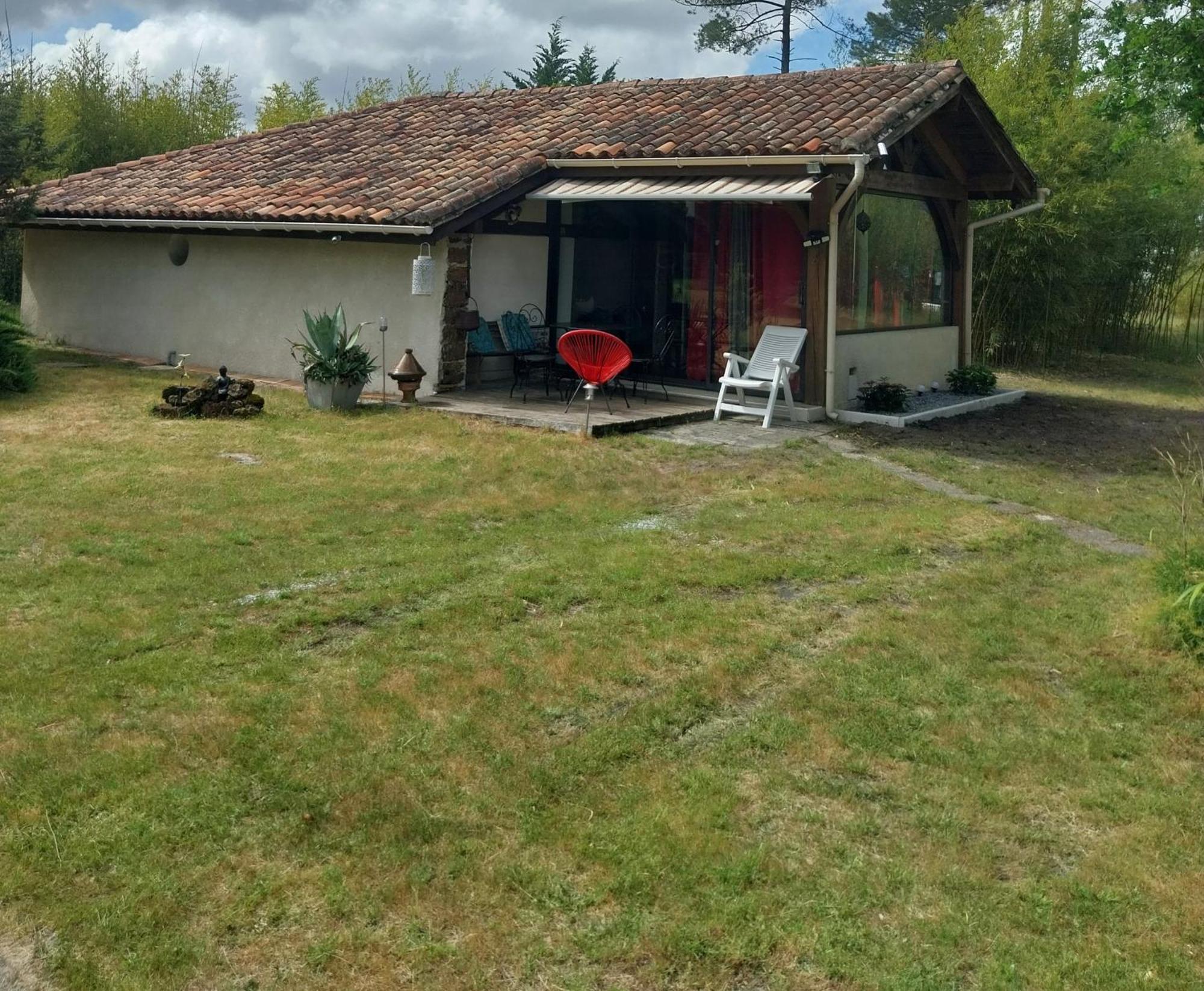 Maison confort avec cheminée , 2 chambres , sur un parc de 4000m2 arboré et clos Pissos Exterior foto